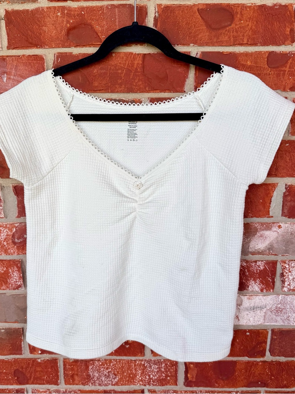 Classic White Short Sleeve V-Neck Knit Top